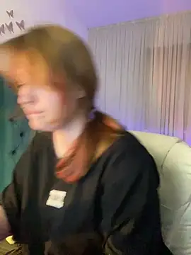  Chlo  e online show from March 13, 2025, 11:27 pm