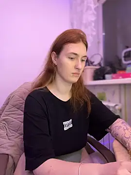  Chlo  e online show from November 23, 2025, 2:27 pm