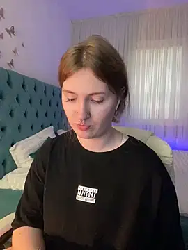  Chlo  e online show from March 14, 2025, 5:38 am