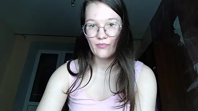 Snapshot of MiriamOr chatting on February 10, 2025, 7:04 am MiriamOr online show from February 10, 2025, 7:04 am