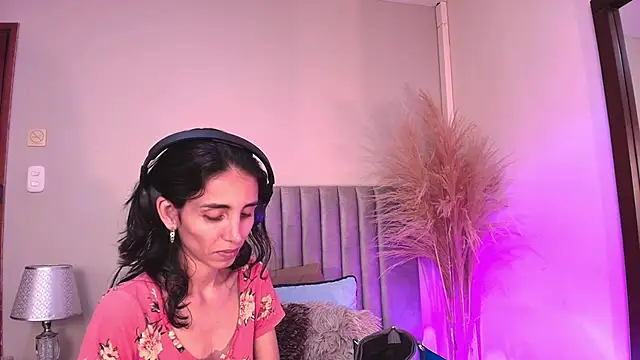 Nina Cavaali online show from September 8, 2025, 6:18 pm