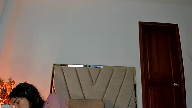 Nina Cavaali online show from September 11, 2025, 6:19 pm