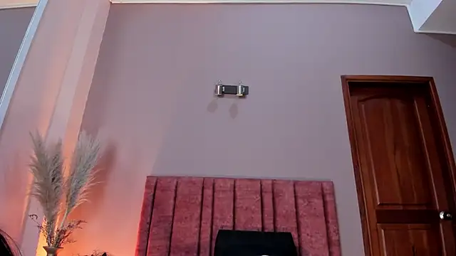 Nina Cavaali online show from October 26, 2025, 2:50 pm