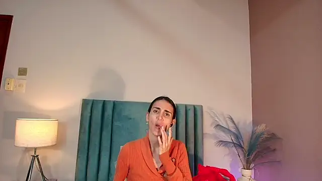 Nina Cavaali online show from November 6, 2025, 6:01 pm