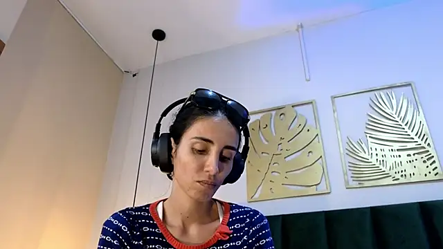 Nina Cavaali online show from October 22, 2025, 6:07 pm