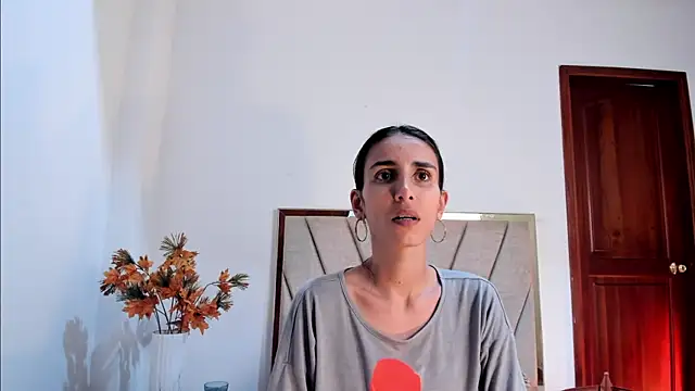 Nina Cavaali online show from March 4, 2025, 6:18 pm