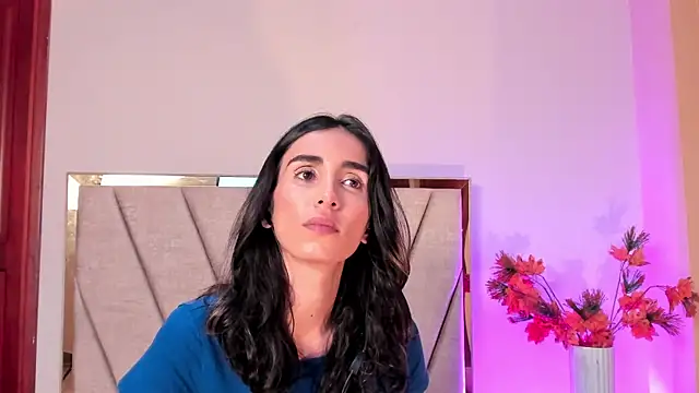 Nina Cavaali online show from November 3, 2025, 6:11 pm