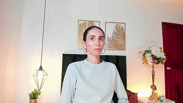 Nina Cavaali online show from March 3, 2025, 6:13 pm