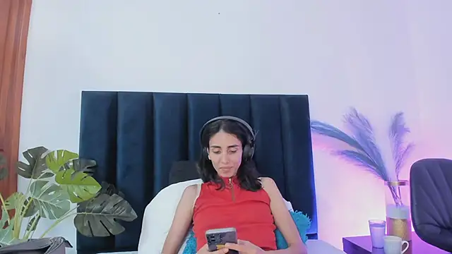 Nina Cavaali online show from September 12, 2025, 6:29 pm