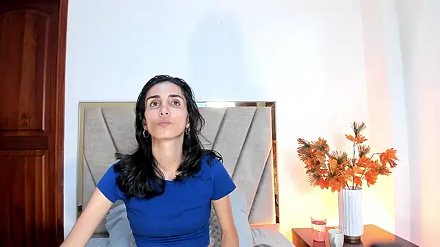 Nina Cavaali online show from October 14, 2025, 6:30 pm