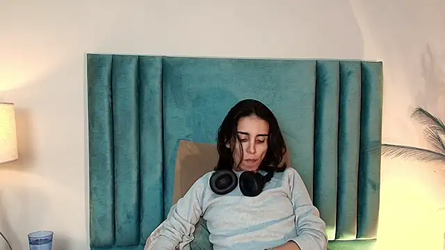 Nina Cavaali online show from October 12, 2025, 4:30 pm