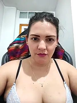 Snapshot of Mia_Hampton chatting on February 24, 2026, 10:32 pm Mia Hampton online show from February 24, 2026, 10:32 pm