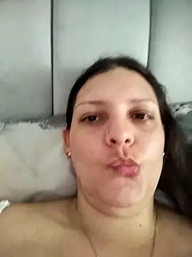 Snapshot of Mia_Hampton chatting on April 16, 2026, 9:37 pm Mia Hampton online show from April 16, 2026, 9:37 pm