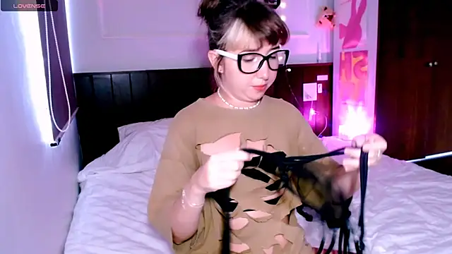 Cosmo Riri online show from September 28, 2025, 6:31 am