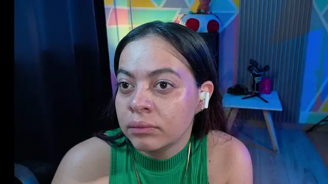 Snapshot of Cuttiealice chatting on October 4, 2025, 11:45 am Cuttiealice online show from October 4, 2025, 11:45 am