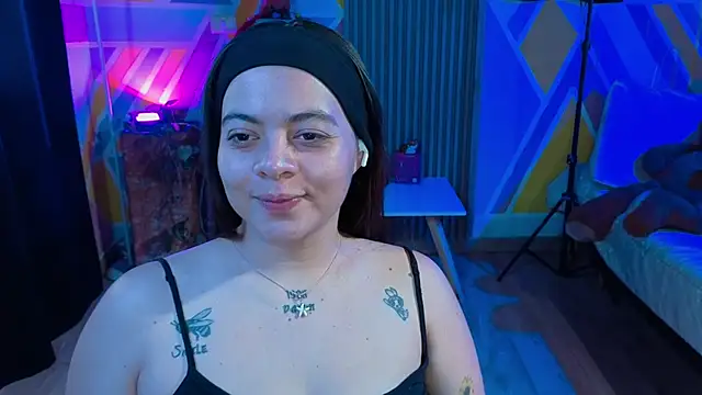 Snapshot of Cuttiealice chatting on October 15, 2025, 12:46 pm Cuttiealice online show from October 15, 2025, 12:46 pm