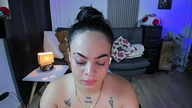 Snapshot of Cuttiealice chatting on March 8, 2025, 1:28 am Cuttiealice online show from March 8, 2025, 1:28 am