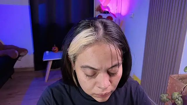 Cuttiealice online show from November 30, 2025, 11:33 am