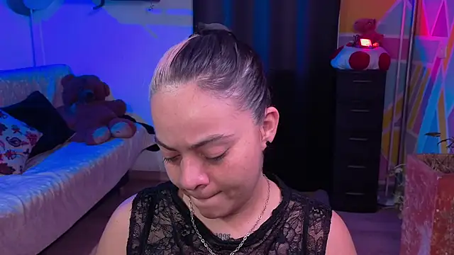 Cuttiealice online show from November 8, 2025, 11:36 am