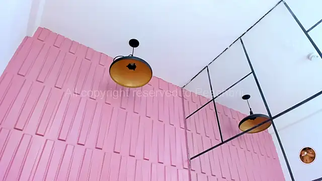 Briana Wells  online show from October 3, 2025, 1:12 pm