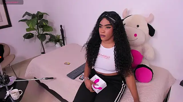 Briana Wells  online show from July 15, 2026, 1:29 pm