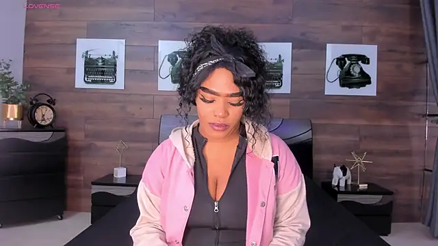 Briana Wells  online show from July 9, 2026, 12:48 pm