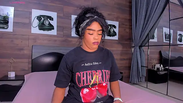 Briana Wells  online show from July 7, 2026, 12:52 pm
