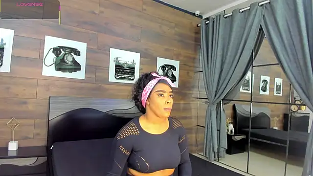 Briana Wells  online show from July 12, 2026, 12:28 pm
