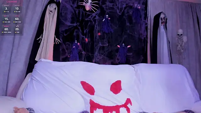 Briana Wells  online show from October 22, 2025, 1:21 pm