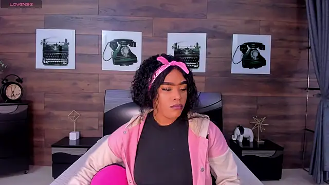 Briana Wells  online show from July 14, 2026, 12:44 pm