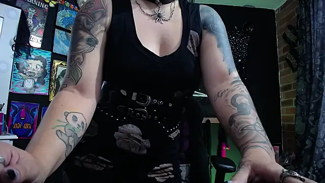 Snapshot of Yourmadame_P chatting on February 7, 2025, 8:10 pm Yourmadame P online show from February 7, 2025, 8:10 pm