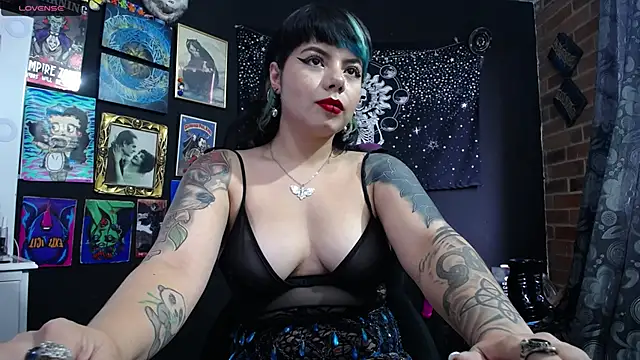 Snapshot of Yourmadame_P chatting on March 17, 2025, 7:26 pm Yourmadame P online show from March 17, 2025, 7:26 pm