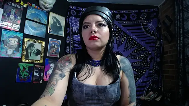 Snapshot of Yourmadame_P chatting on September 19, 2025, 12:36 am Yourmadame P online show from September 19, 2025, 12:36 am
