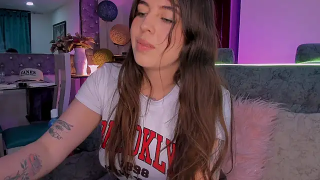 zoe kittylove online show from November 9, 2025, 3:43 am