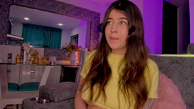 zoe kittylove online show from October 27, 2025, 4:35 am