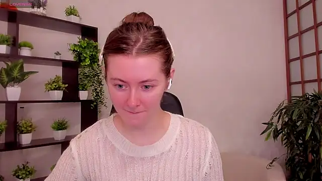 Snapshot of KateCuddle chatting on August 4, 2026, 2:05 am KateCuddle online show from August 4, 2026, 2:05 am