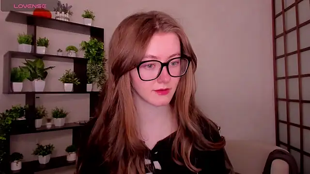 KateCuddle online show from March 24, 2026, 2:33 am