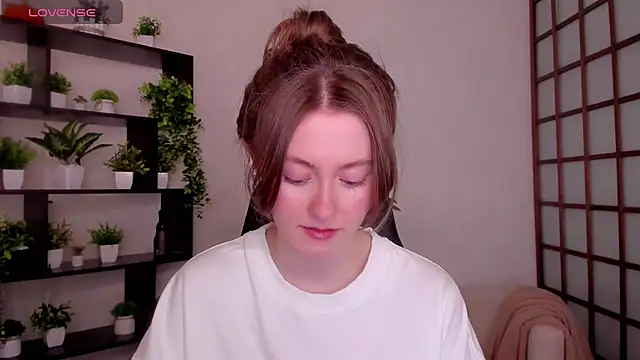 Snapshot of KateCuddle chatting on February 9, 2026, 3:04 am KateCuddle online show from February 9, 2026, 3:04 am