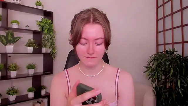 Snapshot of KateCuddle chatting on July 15, 2026, 2:18 am KateCuddle online show from July 15, 2026, 2:18 am