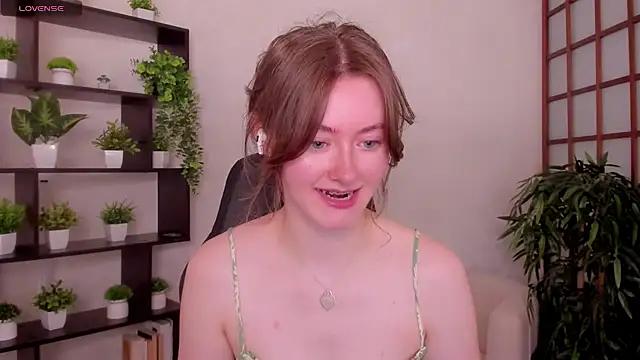 Snapshot of KateCuddle chatting on July 17, 2026, 2:20 am KateCuddle online show from July 17, 2026, 2:20 am