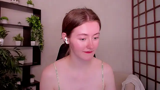 Snapshot of KateCuddle chatting on June 30, 2026, 2:44 am KateCuddle online show from June 30, 2026, 2:44 am