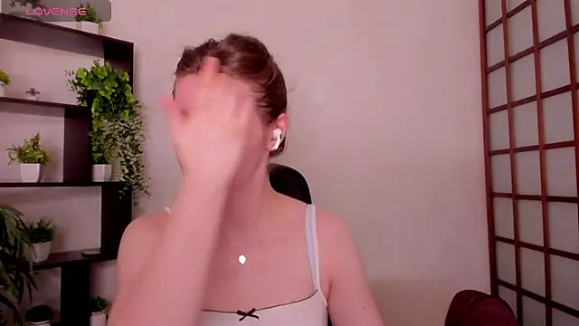 Snapshot of KateCuddle chatting on July 7, 2026, 2:25 am KateCuddle online show from July 7, 2026, 2:25 am