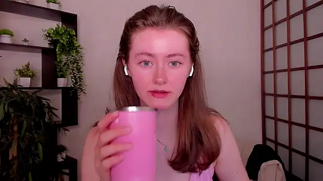 Snapshot of KateCuddle chatting on July 3, 2026, 2:40 am KateCuddle online show from July 3, 2026, 2:40 am