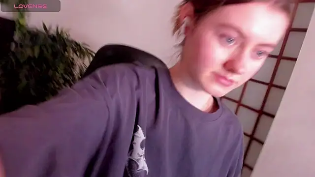 KateCuddle online show from December 19, 2025, 2:26 am