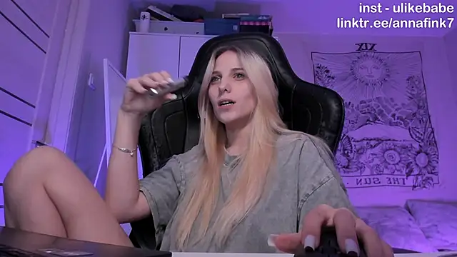 Snapshot of Anna_Fink chatting on October 5, 2025, 9:38 pm Anna Fink online show from October 5, 2025, 9:38 pm