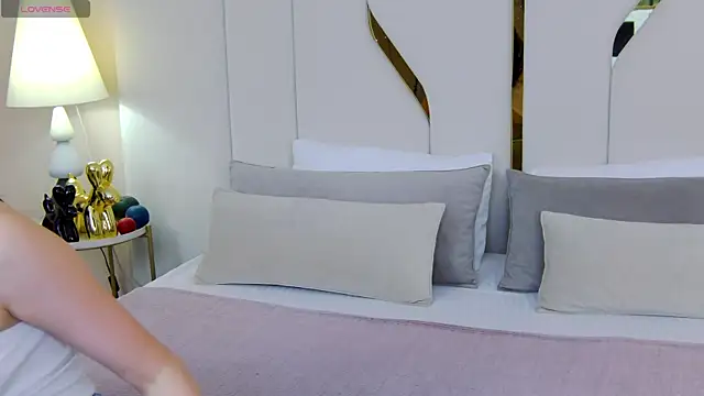 Betty Bridge online show from October 21, 2025, 5:51 am