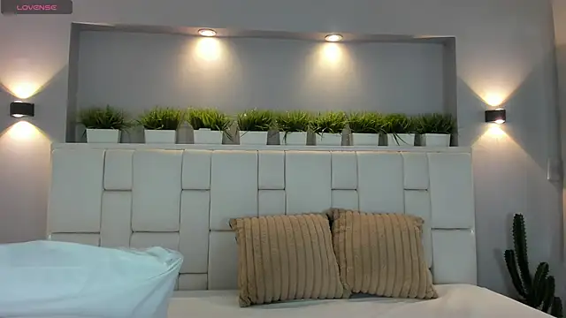 ValeriaGarcia online show from February 14, 2026, 12:05 pm