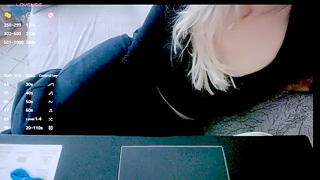 AmazingBitch online show from November 23, 2025, 10:14 am