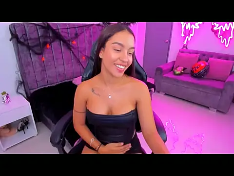 xiomara  cortes online show from October 27, 2025, 9:05 pm