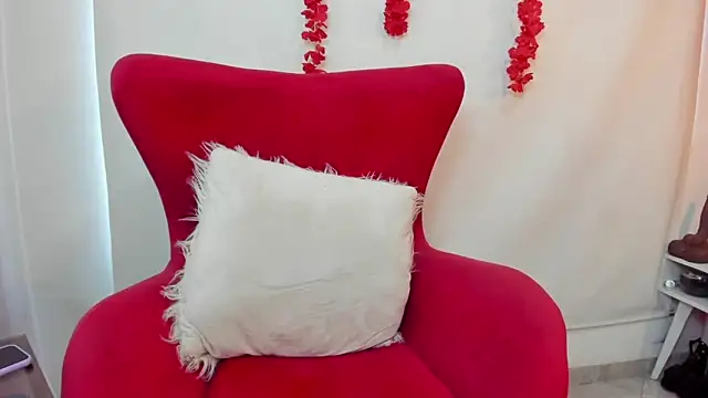 julieta evans  online show from January 22, 2025, 9:54 pm